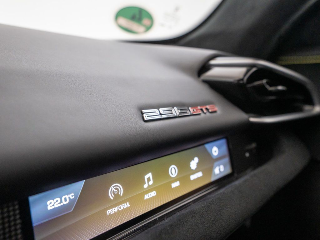 Ferrari 296 GTS 2024