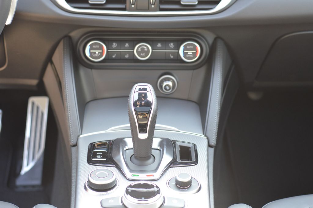 Alfa Romeo Stelvio 2025