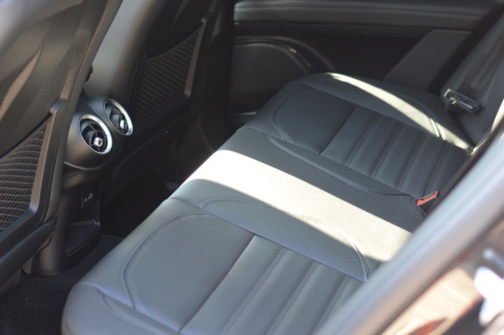 Alfa Romeo Stelvio 2025