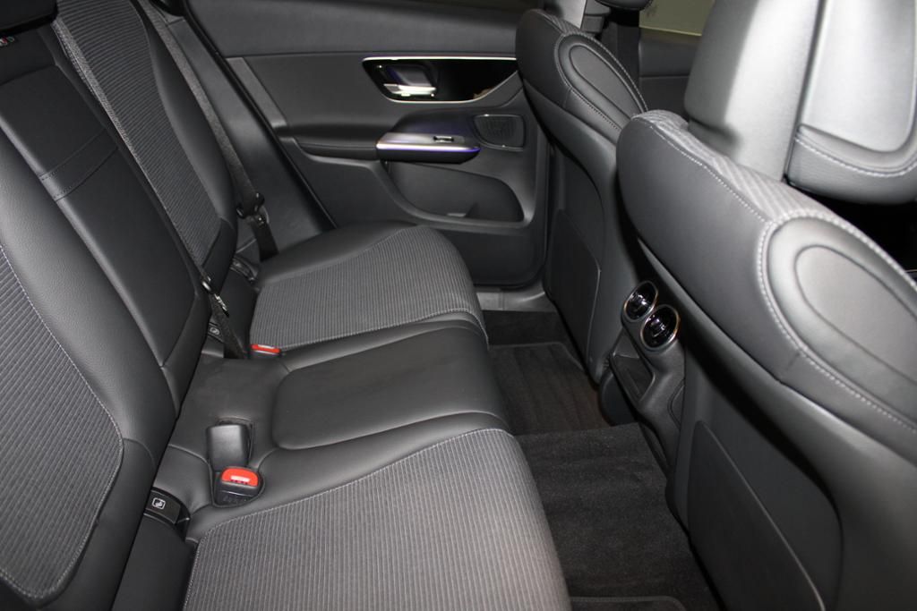 Mercedes-Benz GLC 300 2025