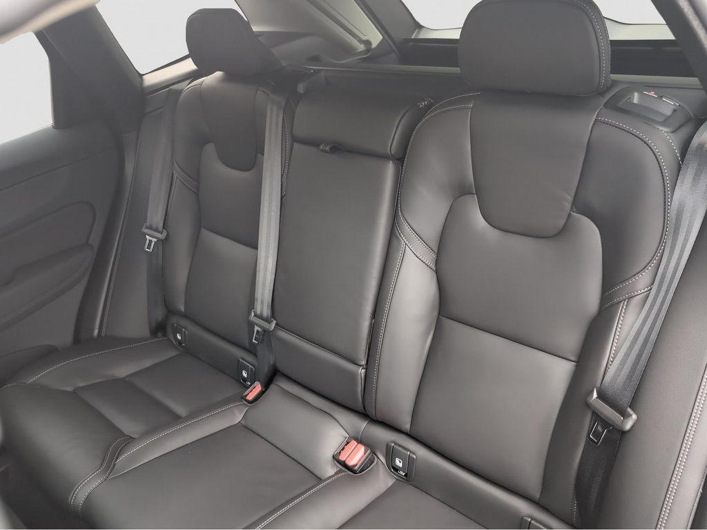 Volvo XC60 2025