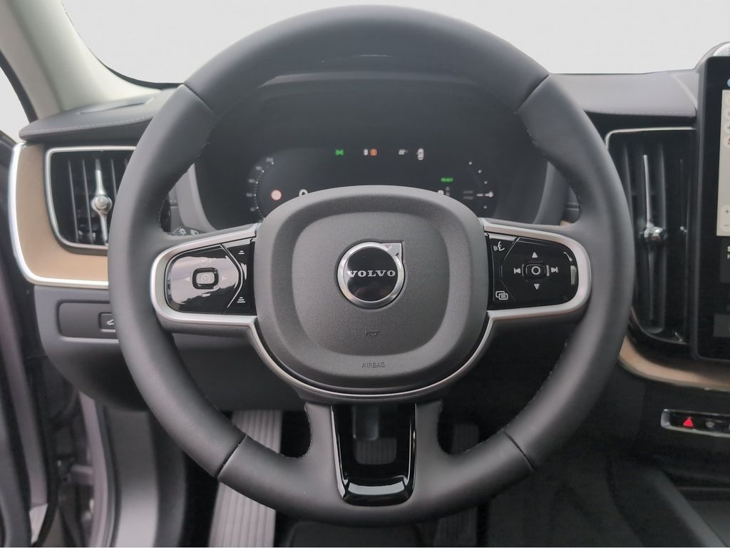 Volvo XC60 2025