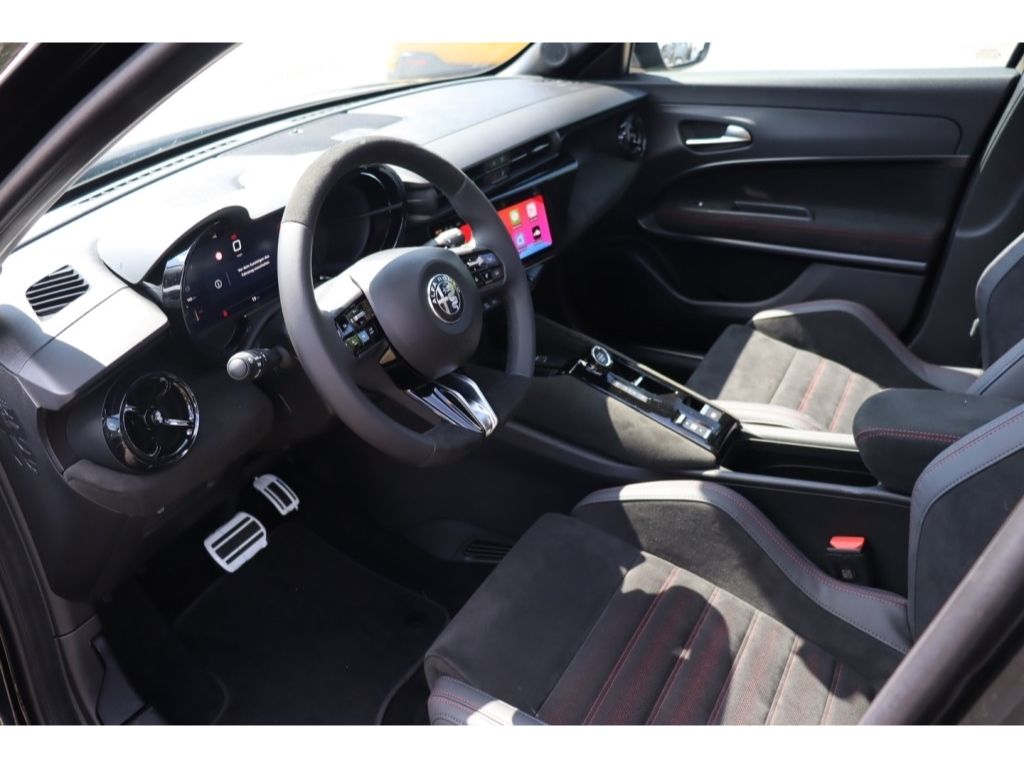 Alfa Romeo Junior 2025