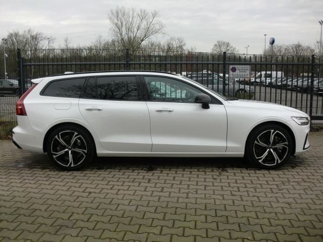 Volvo V60 2025