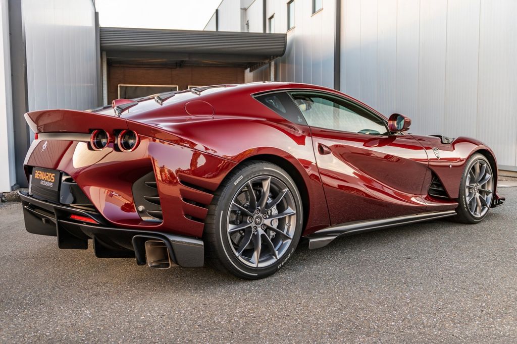 Ferrari 812 2022