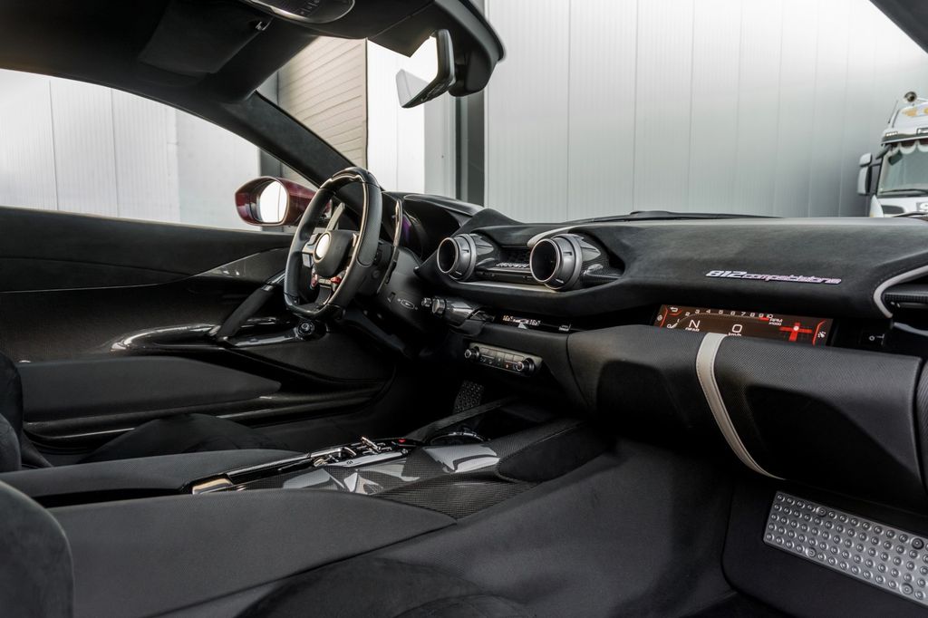 Ferrari 812 2022