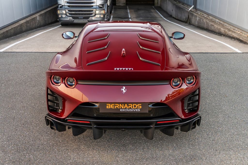 Ferrari 812 2022
