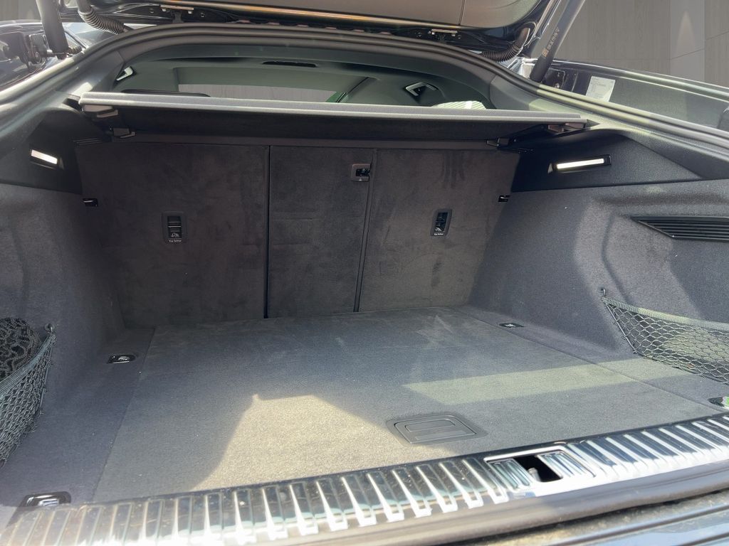 Audi SQ8 e-tron 2025