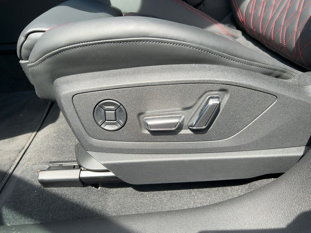 Audi SQ8 e-tron 2025