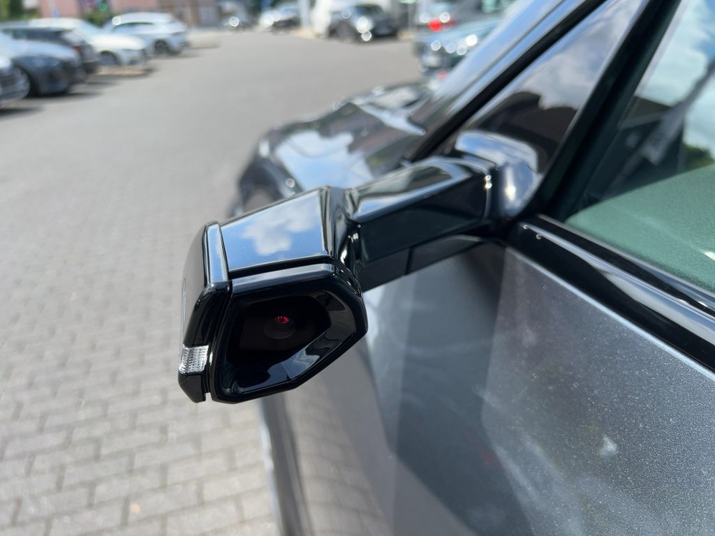 Audi SQ8 e-tron 2025