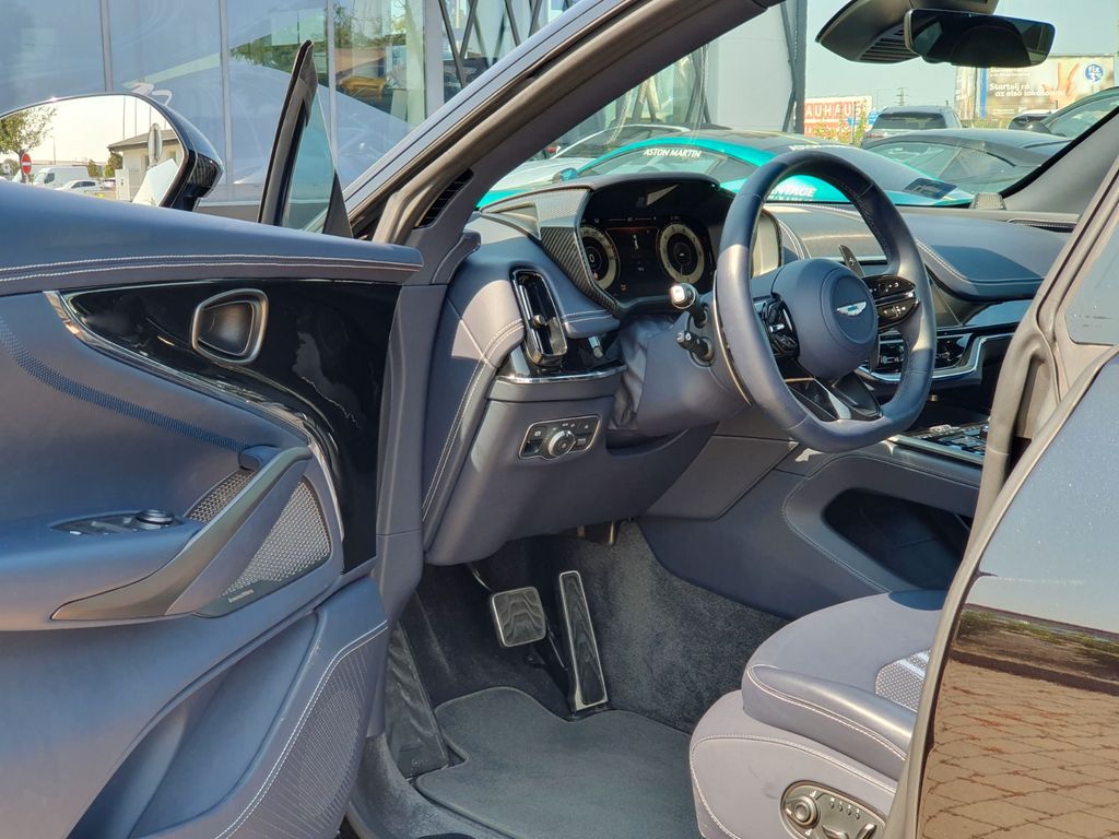 Aston Martin DBX 2024