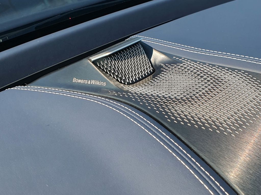 Aston Martin DBX 2024