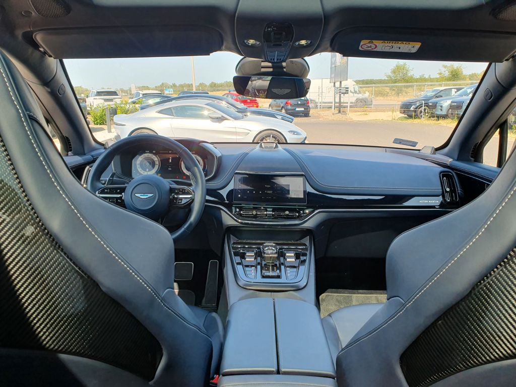 Aston Martin DBX 2024