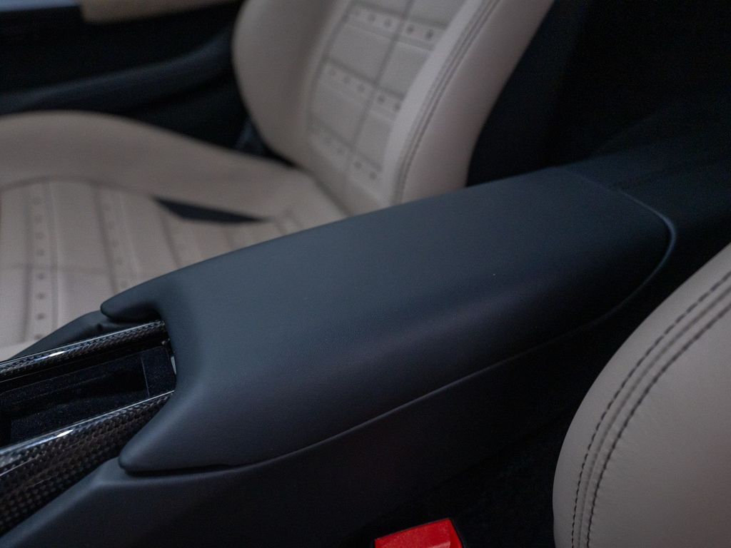 Ferrari 296 GTS 2024