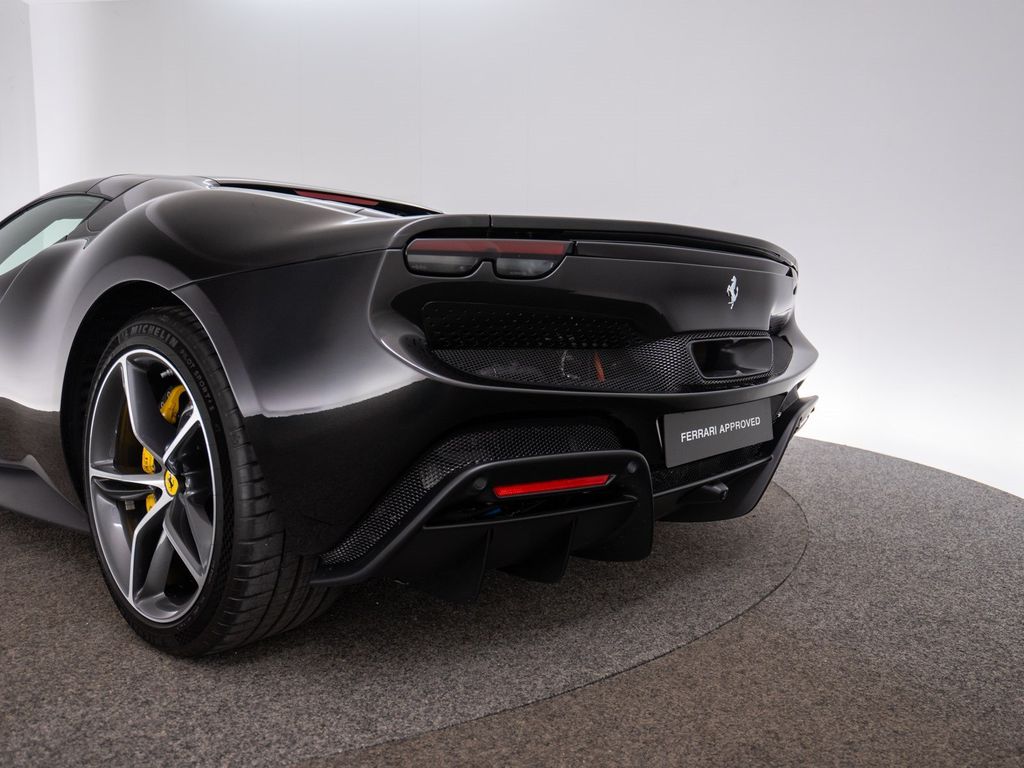 Ferrari 296 GTS 2024