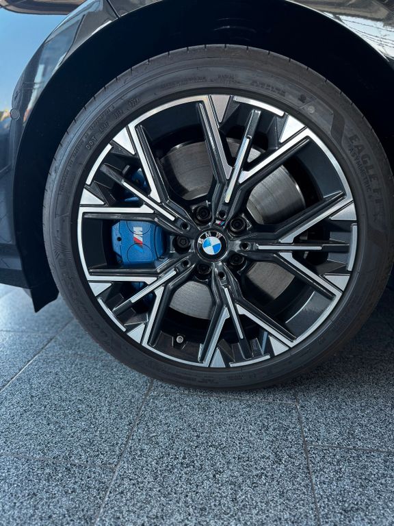 BMW 220 2025