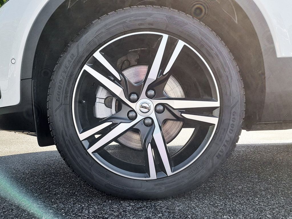 Volvo XC40 2025