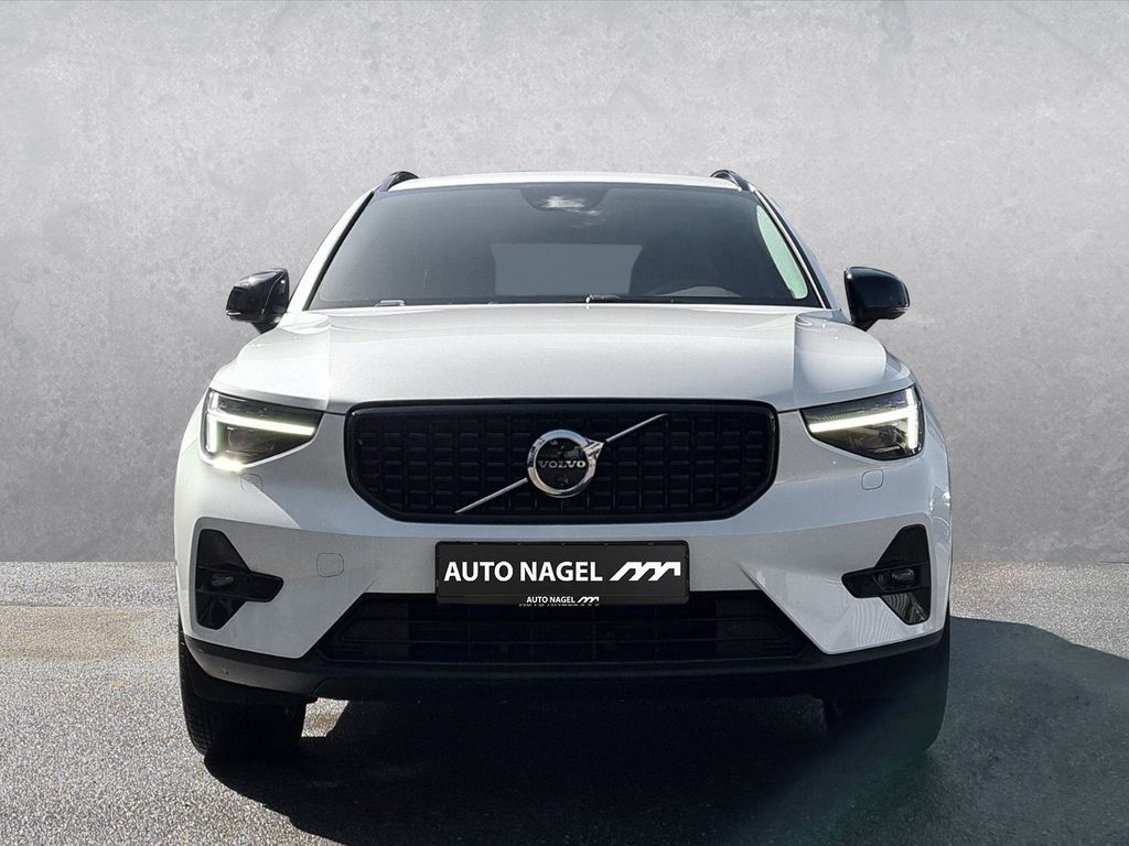 Volvo XC40 2025