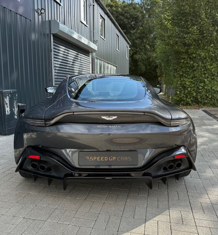 Aston Martin V8 Vantage 2021