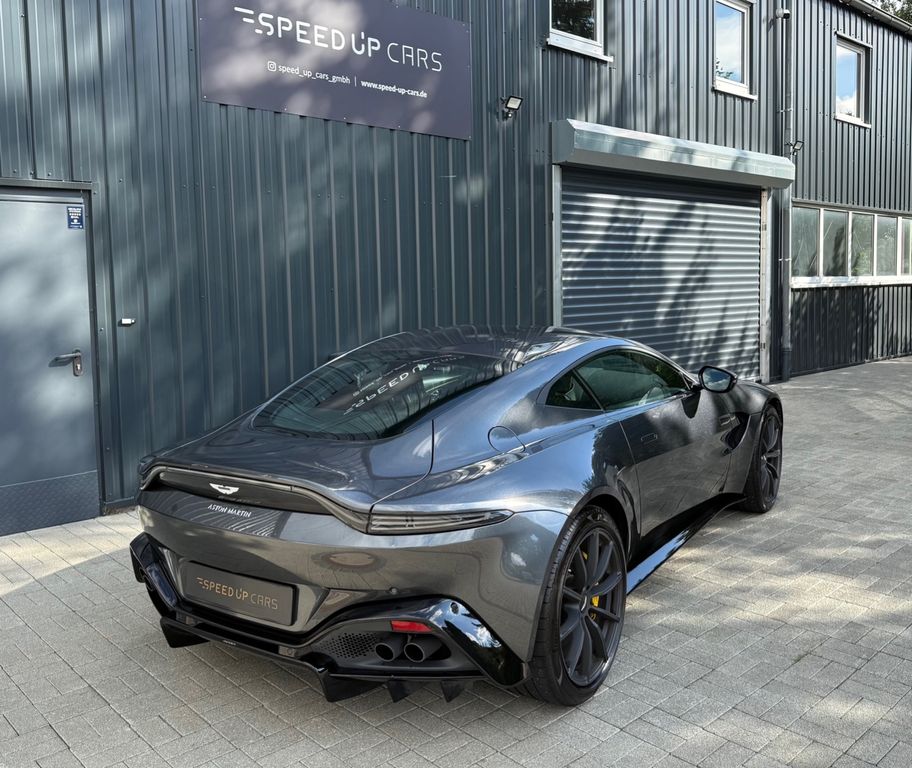 Aston Martin V8 Vantage 2021