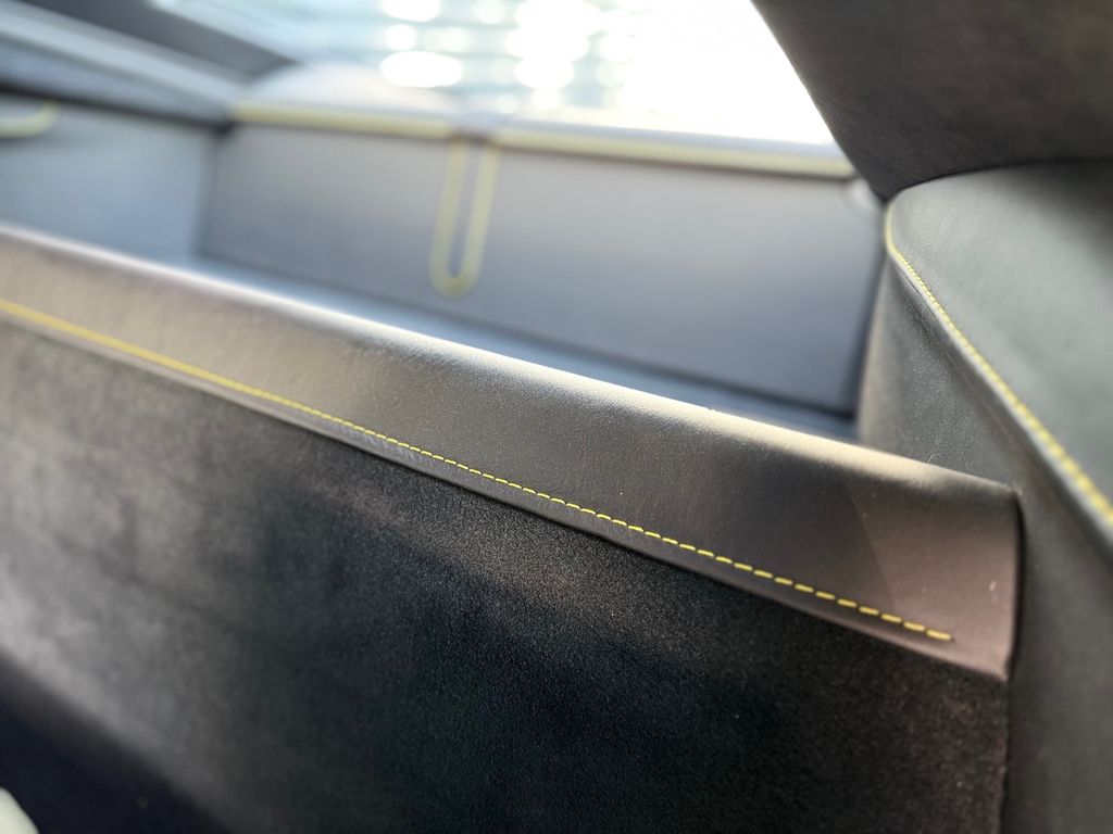 Aston Martin V8 Vantage 2021