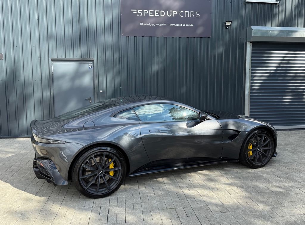 Aston Martin V8 Vantage 2021