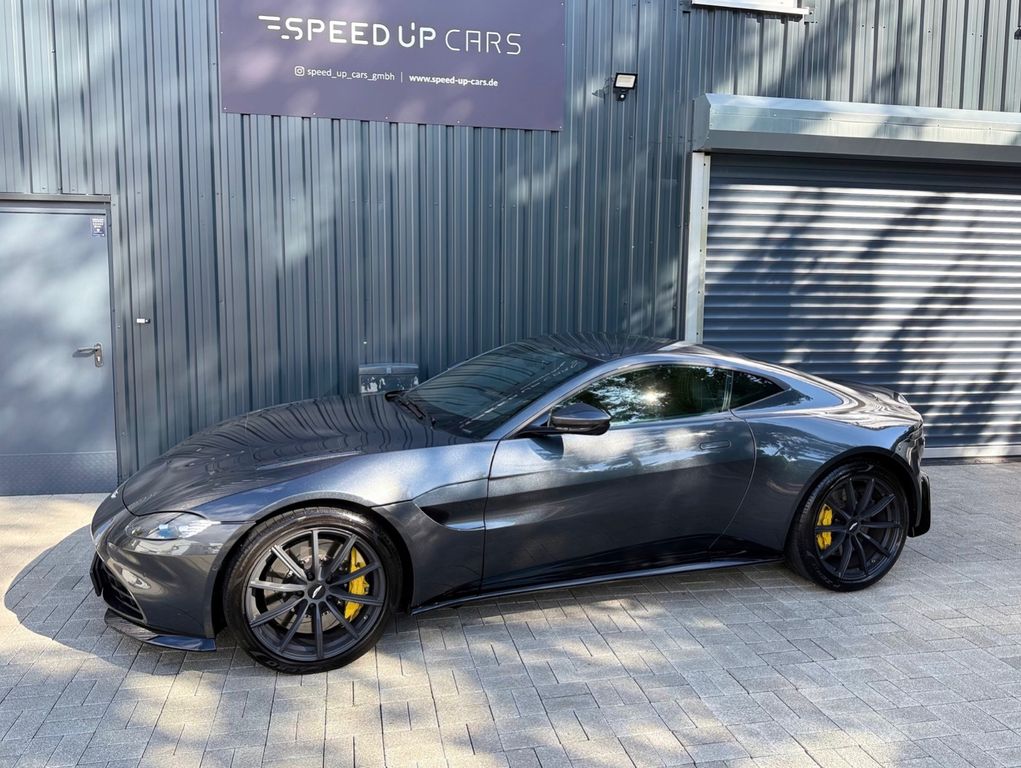 Aston Martin V8 Vantage 2021