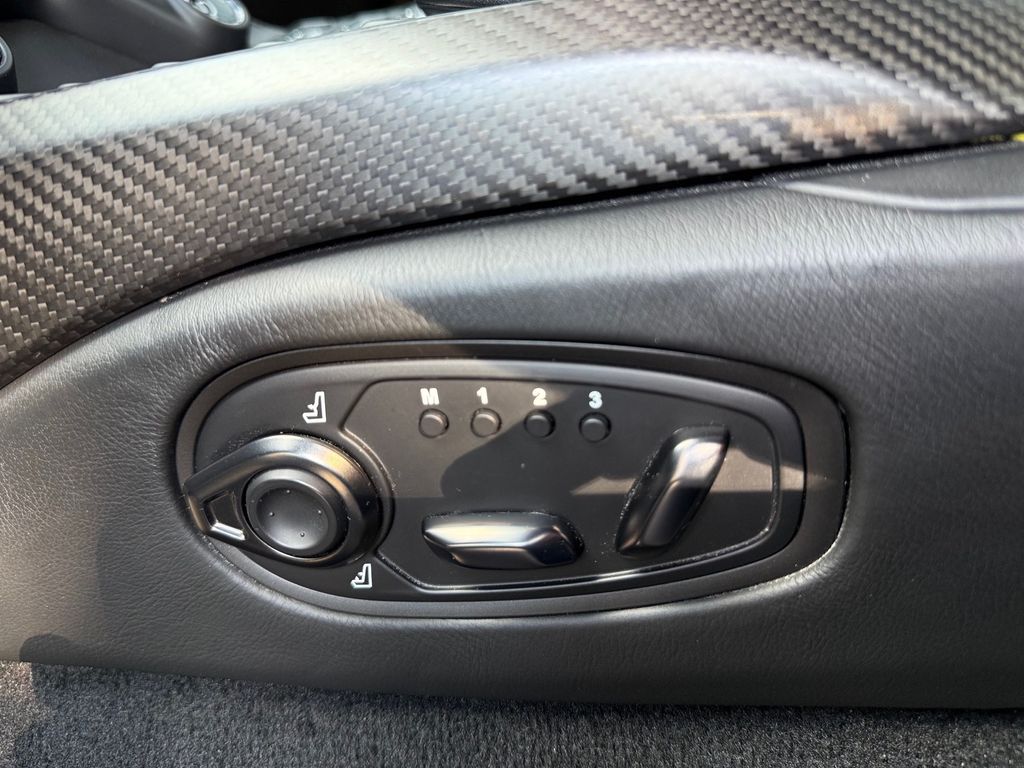 Aston Martin V8 Vantage 2021