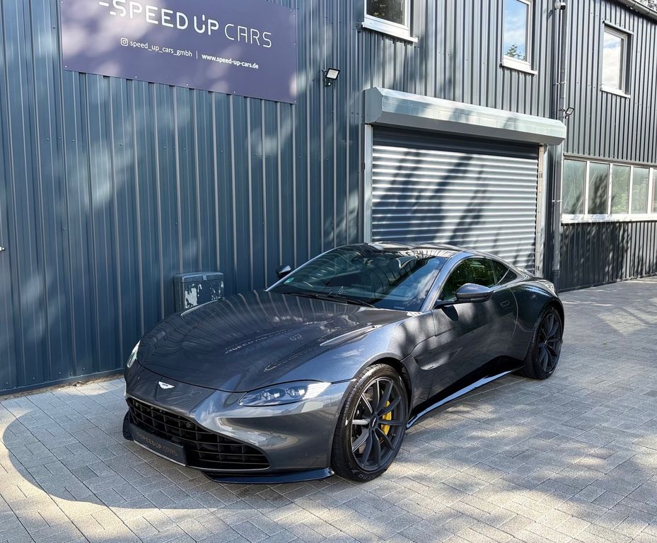 Aston Martin V8 Vantage 2021