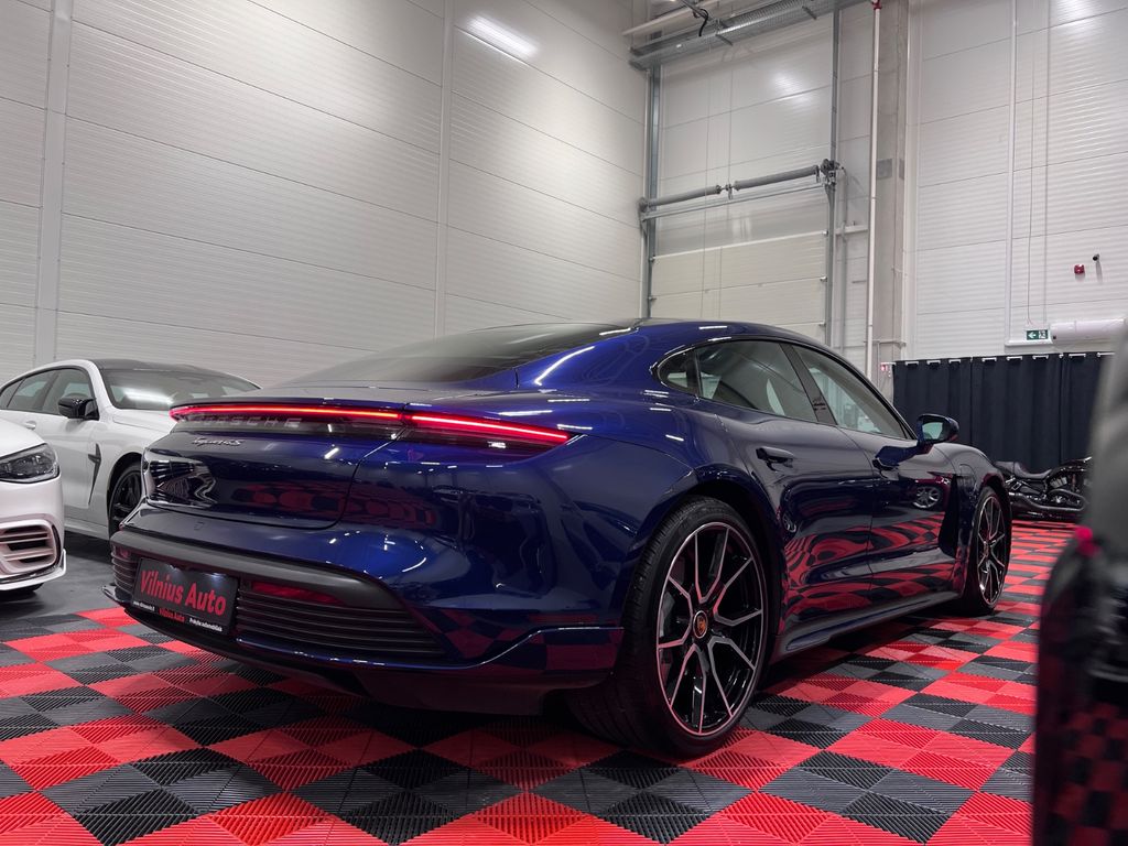 Porsche Taycan 2024