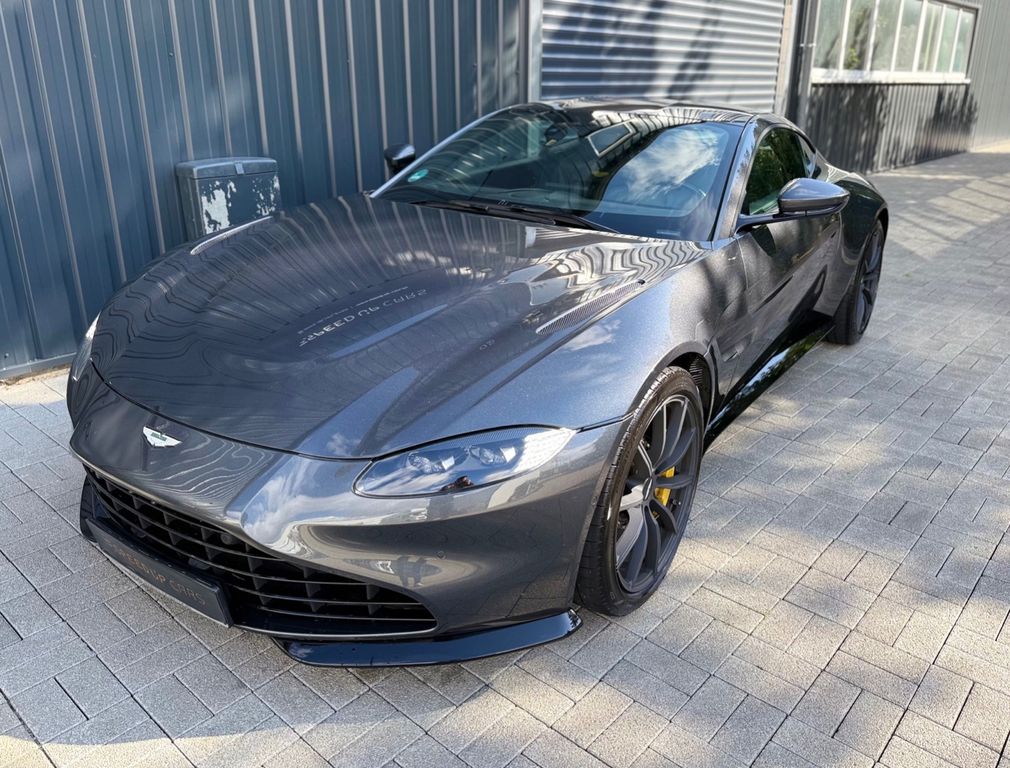 Aston Martin V8 Vantage 2021