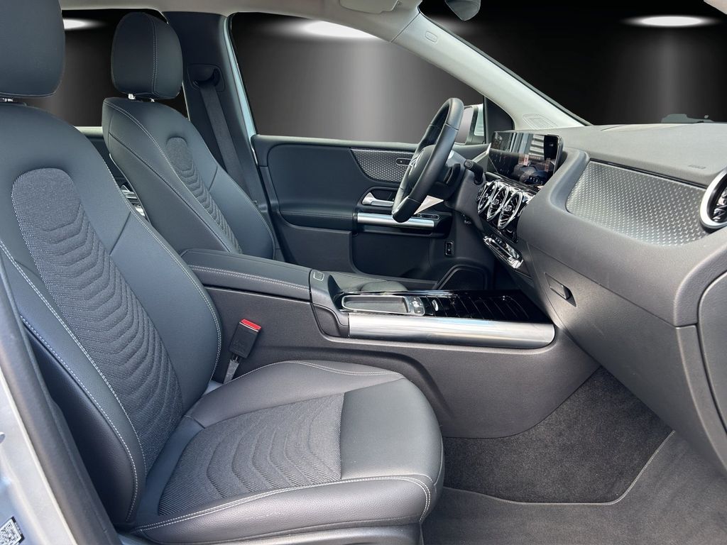 Mercedes-Benz B 220 2024