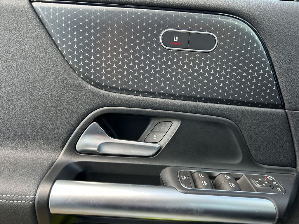 Mercedes-Benz B 220 2024