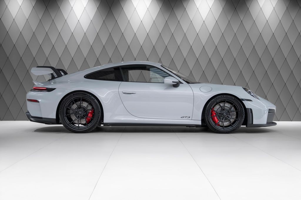 Porsche 992 2025