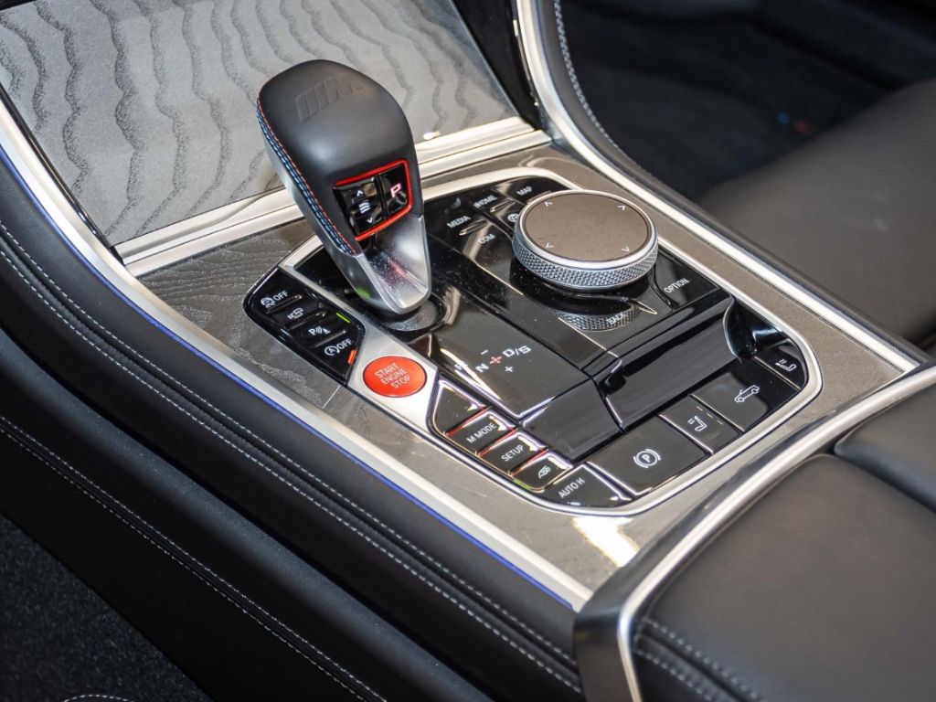 BMW M8 2025