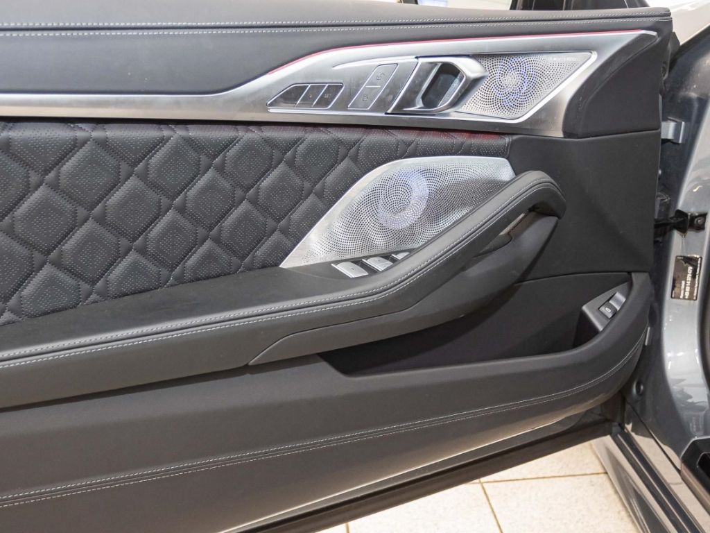 BMW M8 2025