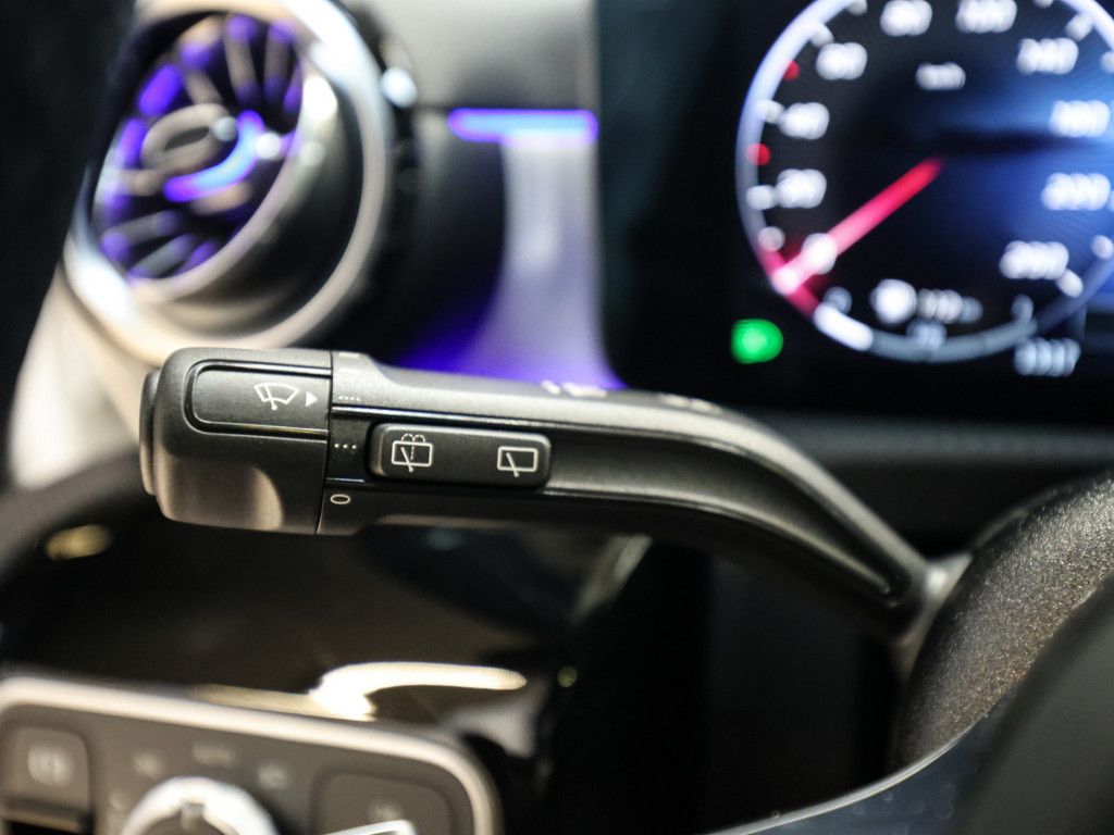 Mercedes-Benz A 180 2025