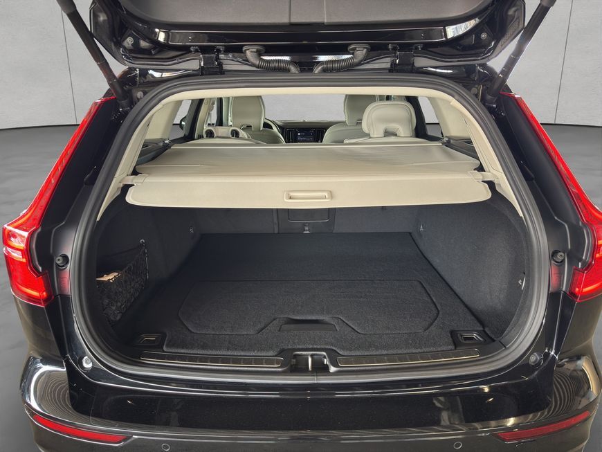 Volvo V60 Cross Country 2023