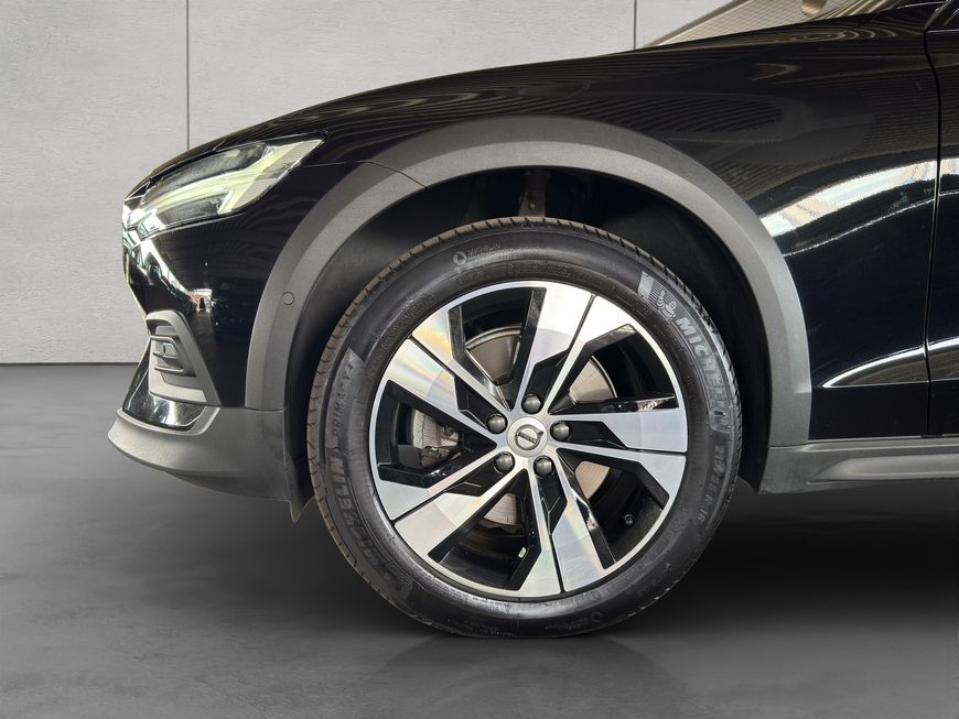Volvo V60 Cross Country 2023