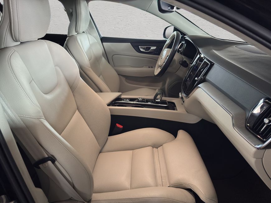 Volvo V60 Cross Country 2023