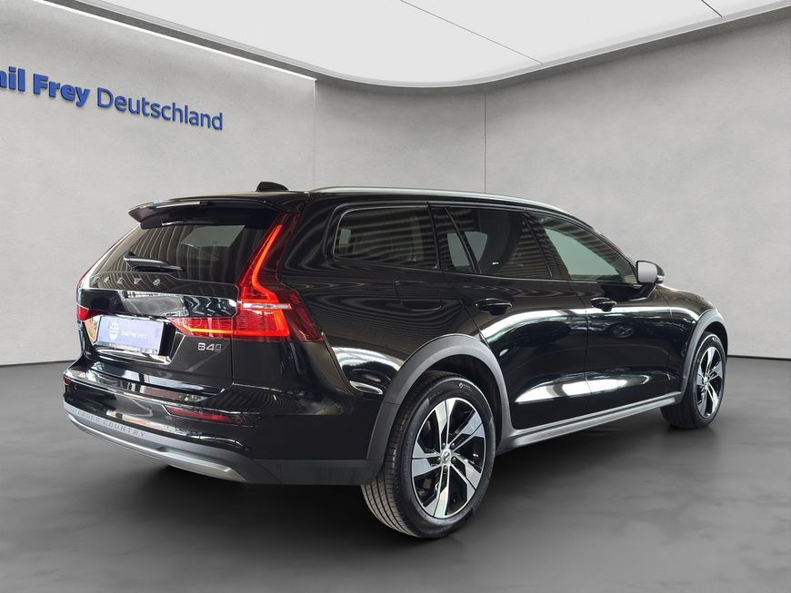 Volvo V60 Cross Country 2023