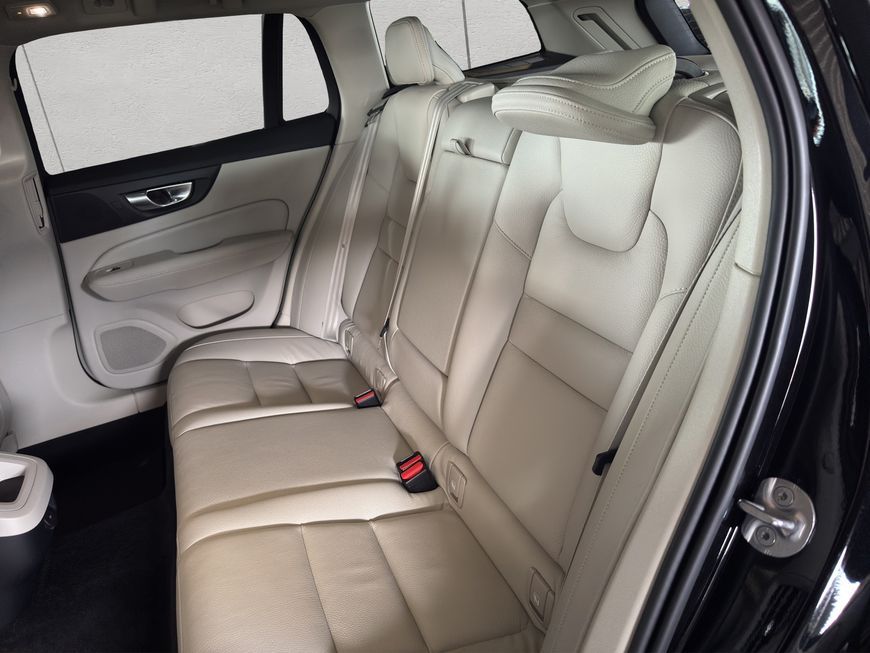 Volvo V60 Cross Country 2023