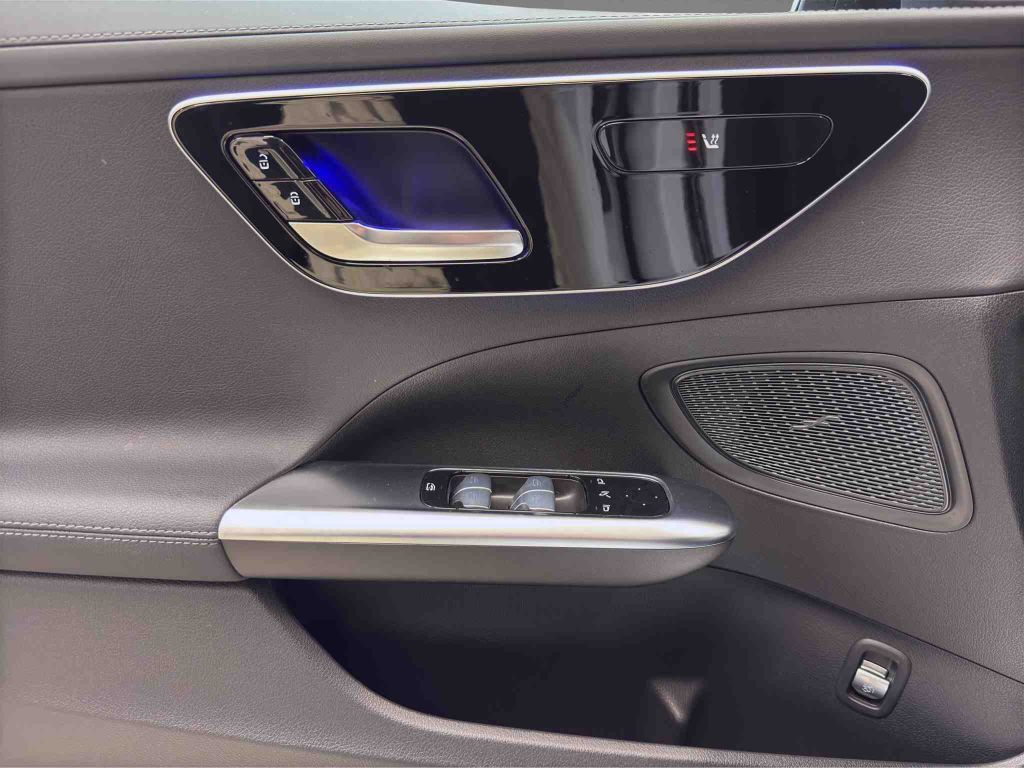 Mercedes-Benz C 300 2025