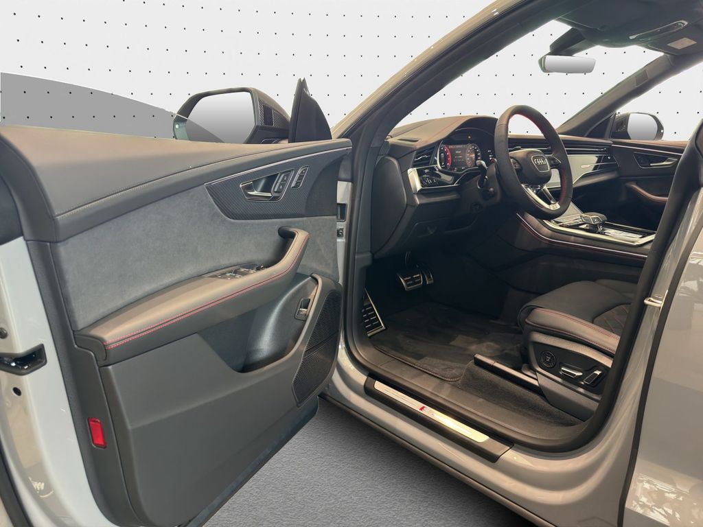 Audi SQ8 2025