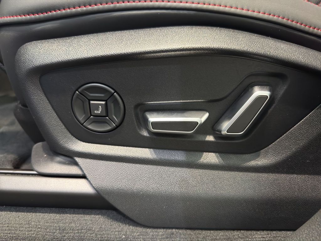 Audi SQ8 2025