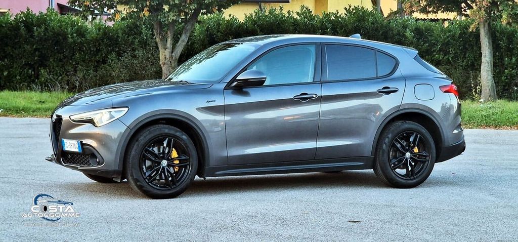 Alfa Romeo Stelvio 2021