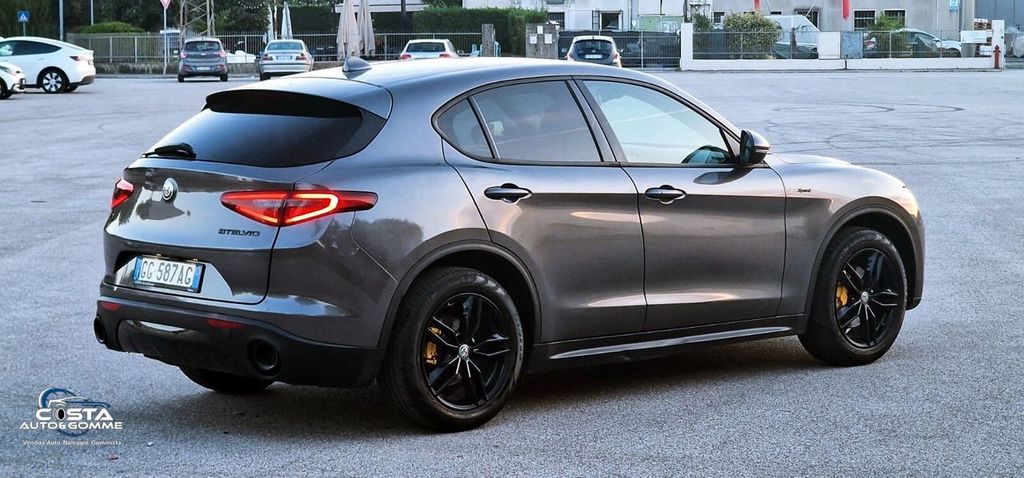 Alfa Romeo Stelvio 2021