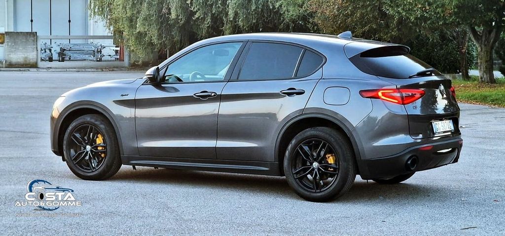 Alfa Romeo Stelvio 2021
