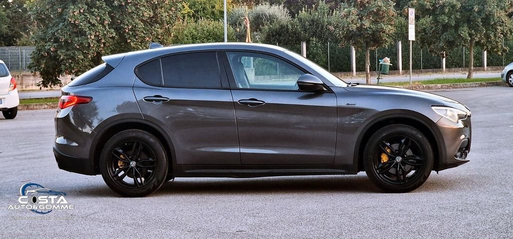 Alfa Romeo Stelvio 2021