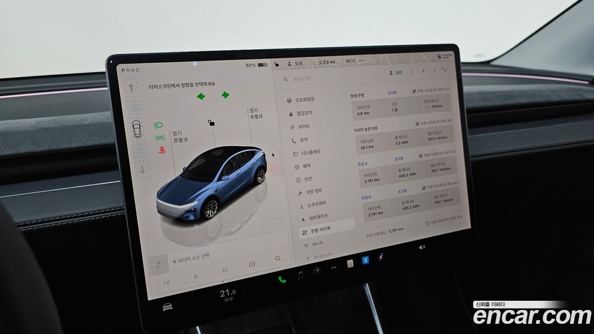 Tesla Model Y 2025
